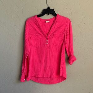 Mote size small pink light weight cotton roll sleeve top front button‎ v neck